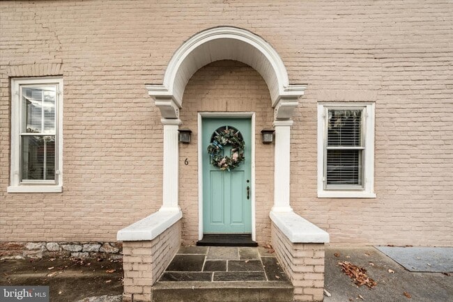 Photo - 6 E Cecil St