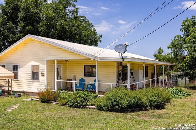 Building Photo - 904 TX-173