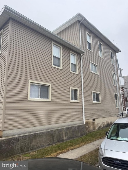 Photo - 100 S Park St