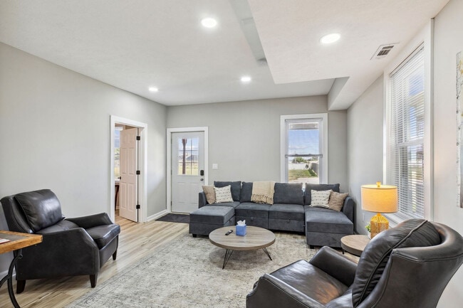 Photo - 914 W Market St Unit SI ID1594014P