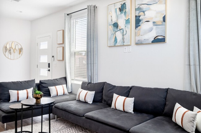 Photo - 3806 E Polk St Unit ID1244297P