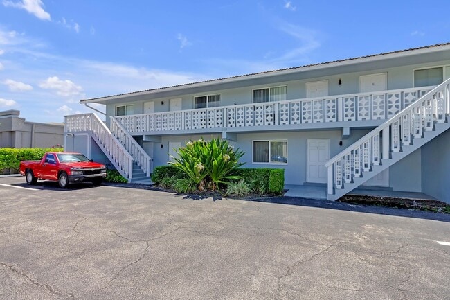 Building Photo - 560 NE 46th St