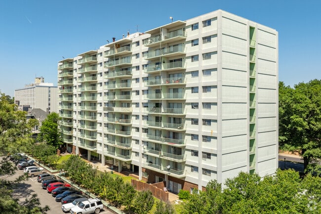 Building Photo - Central Gardens