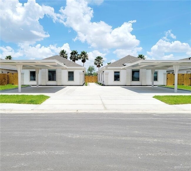 Building Photo - 5909 Sandpiper Ave Unit 3