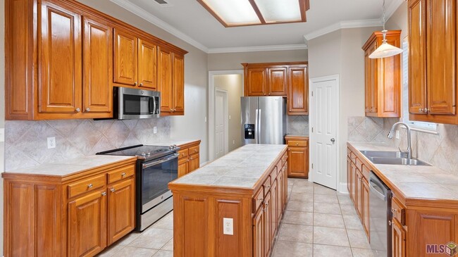 Photo - 10741 Hillmont Ave