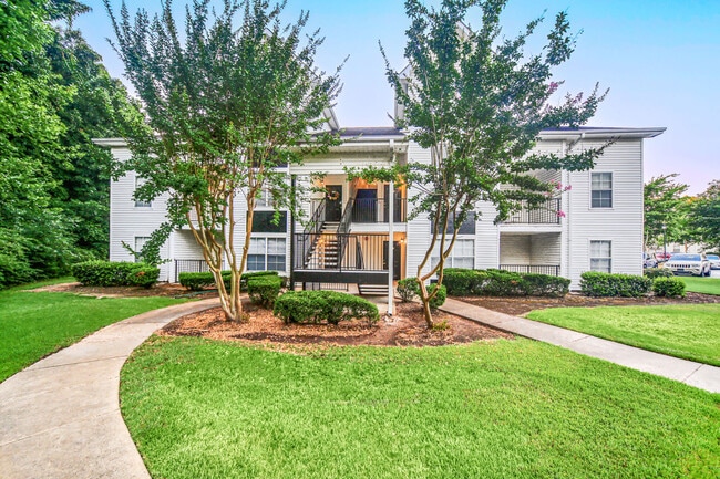 Building Photo - The Landings at Houston Levee