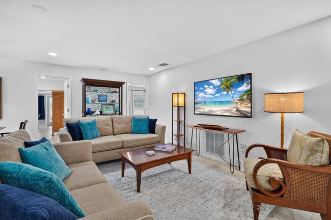 Building Photo - 3617 Iroquois Ave Unit SI FL1-ID1623895P