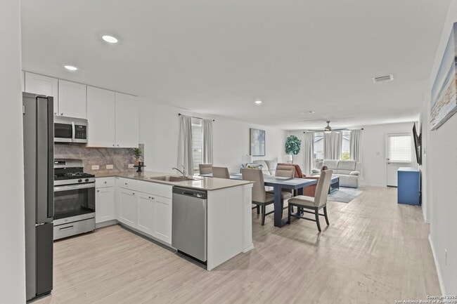 Photo - 7022 Serf Pl