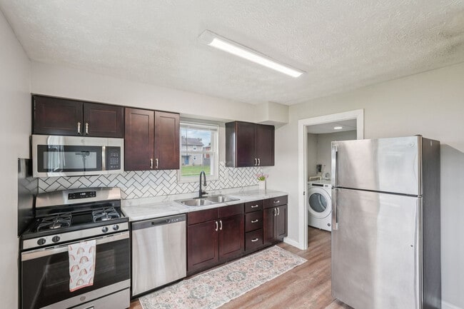 Photo - Columbus Crossing Townhomes