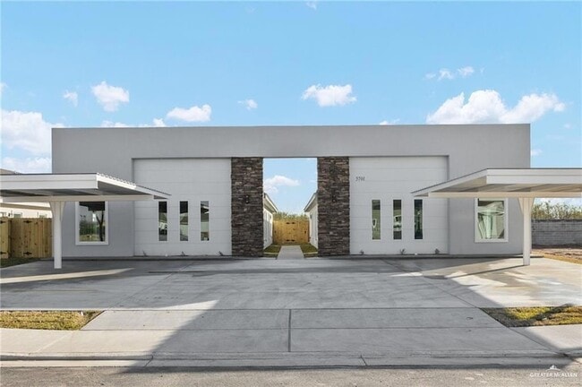 Building Photo - 5701 Notre Dame Ave Unit 4