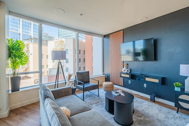 Building Photo - 44 W Monroe St Unit ID1281115P