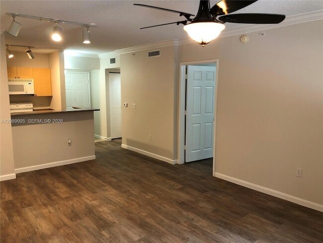 Photo - 1919 Van Buren St Unit 215