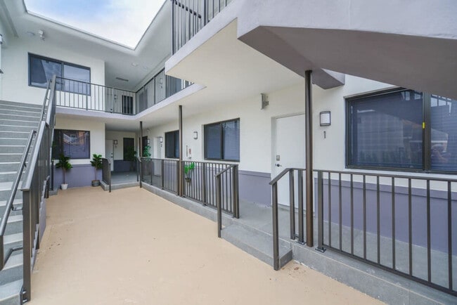 Photo - 700 SW 11th Ave Unit SI FL1-ID1022474P