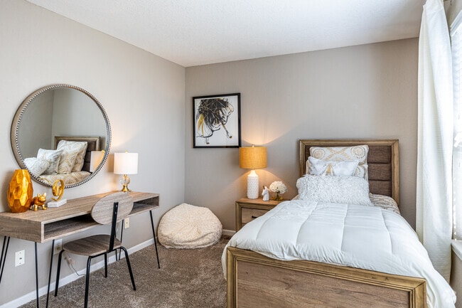 3BR, 2.5BA - 1390SF - PineCrest Townhomes