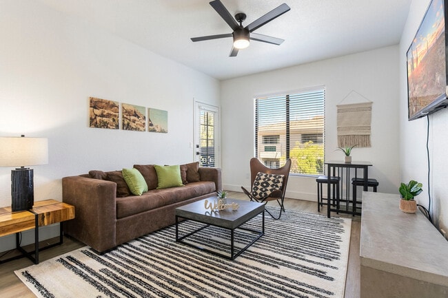 Building Photo - 15608 N 71st St Unit ID1035271P