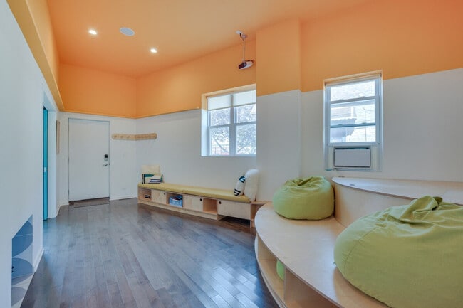 Building Photo - 3247 S Oakley Ave Unit ID1306251P