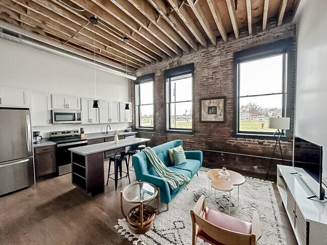Photo - 604 W 4th St N Unit SI ID1352444P