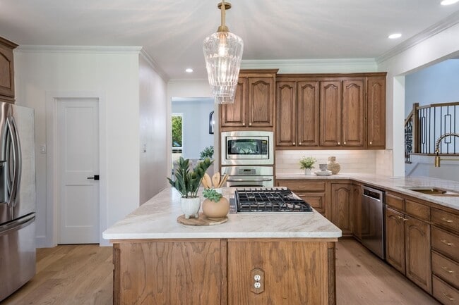 Photo - 890 Topaz Ln