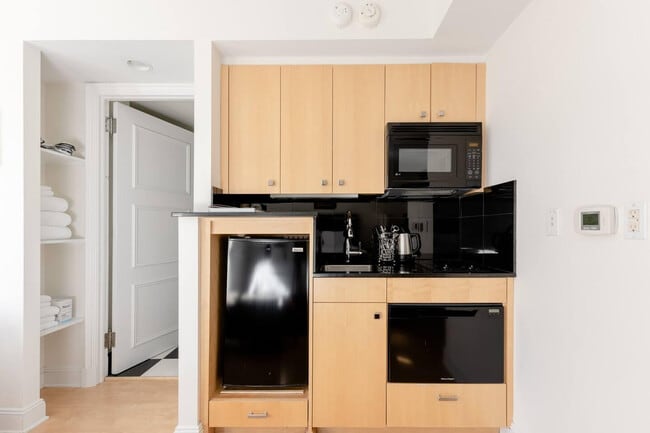 Photo - 119 W 57th St Unit ID408771P