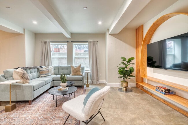 Building Photo - 4065 N Mississippi Ave Unit ID1309852P