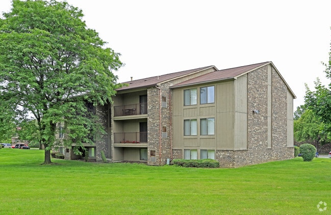 Building - Green Hill Apartments