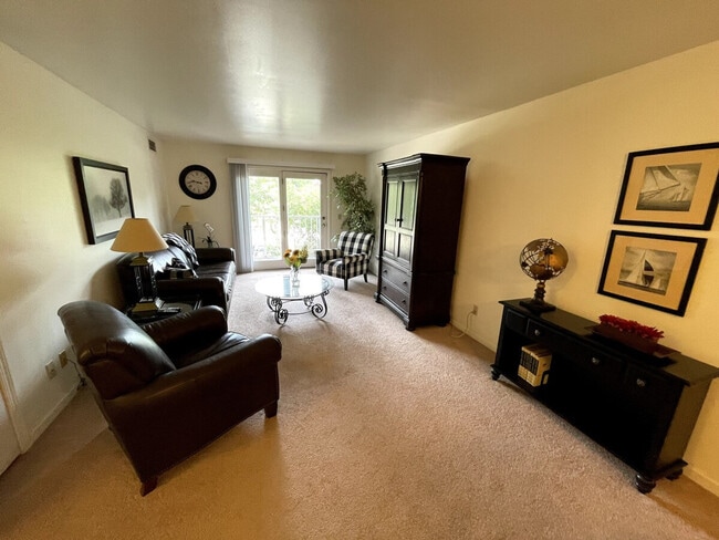 Building Photo - 1306a Summit Ave Unit ID1253103P