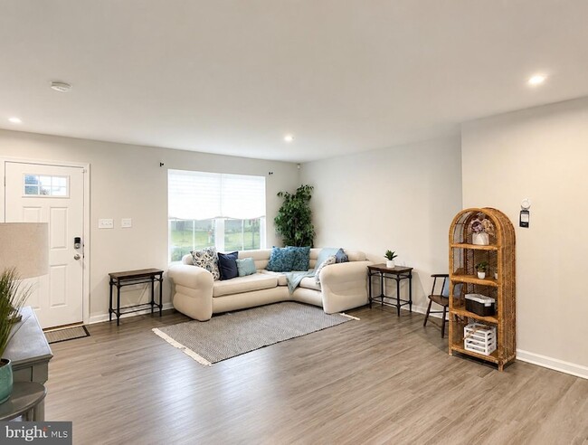 Photo - 27003 Greenleaf Dr