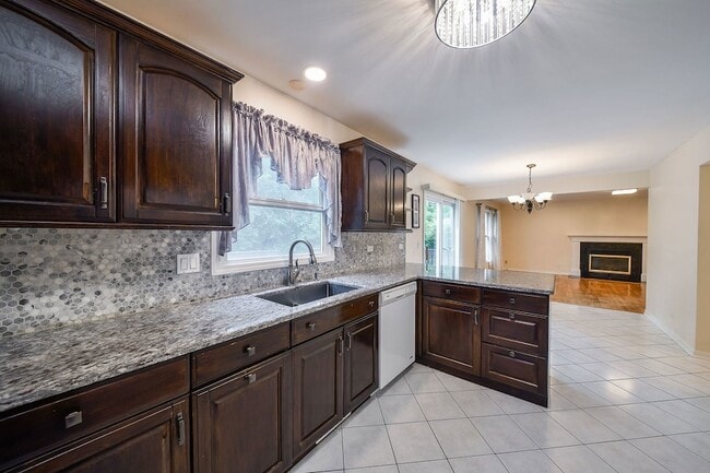 Photo - 339 Windsor Dr