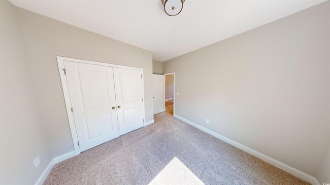 Photo - 1060 Moen Lp