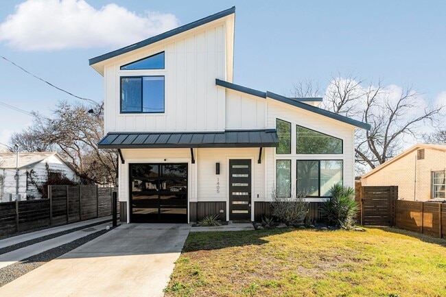 Building Photo - 1405 Perez St