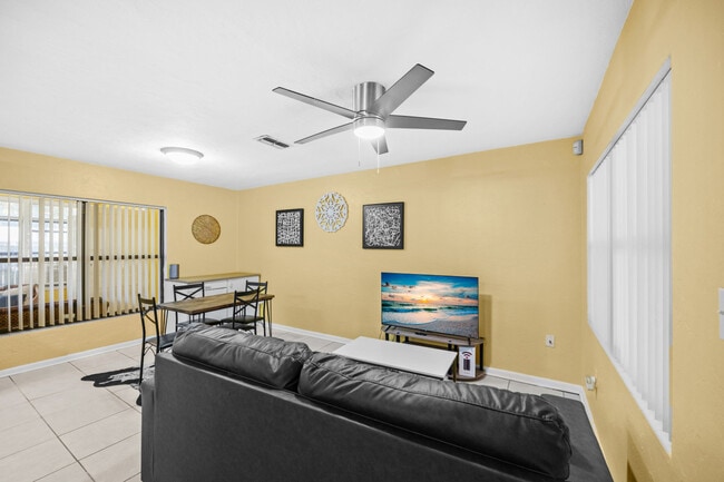 Photo - 737 SE 4th Ave Unit SI ID1359109P