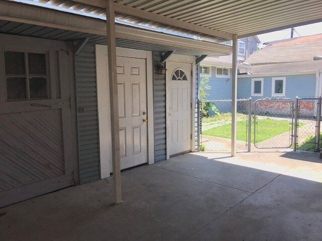 Building Photo - 4625 Bell St Unit 1/2