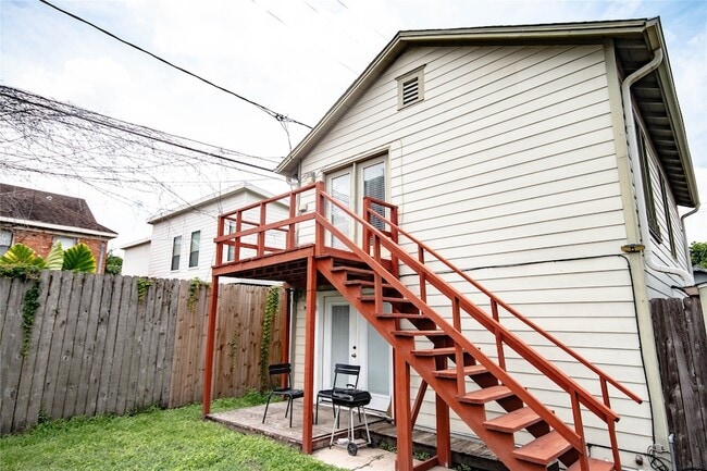 Building Photo - 1610 Wheeler Ave Unit 2