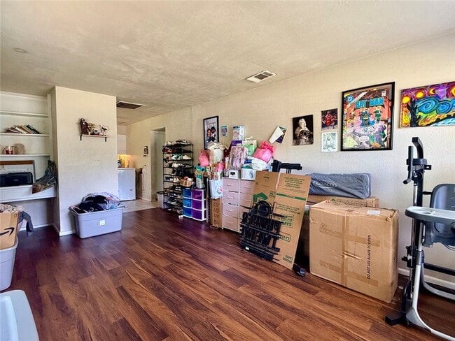 Photo - 1412 Oakwood Dr
