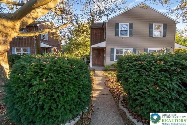 Photo - 240 Palmer St