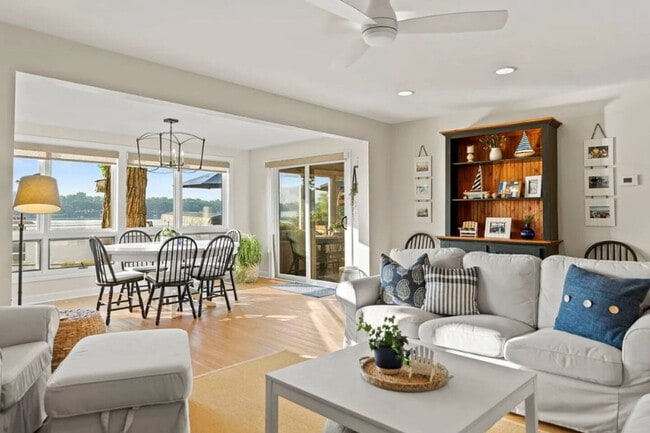 Building Photo - 4612 W Lake Shore Dr Unit SI ID1560829P