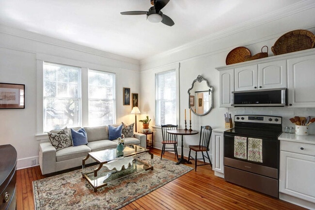 Photo - 306 E Victory Dr Unit ID1369211P