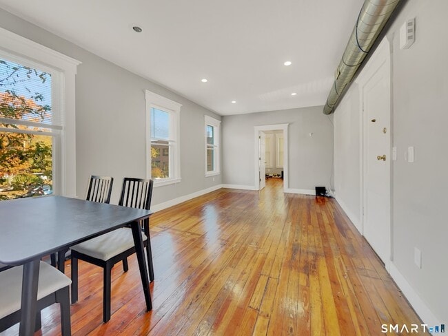 Photo - 258 Nicoll St Unit 3R