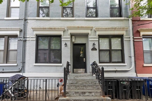Building Photo - 817 Park Ave
