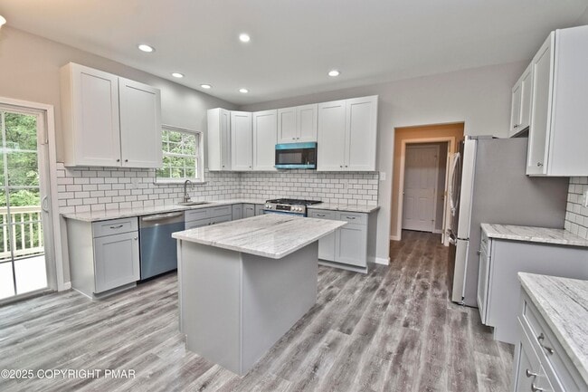 Photo - 557 Marco Way