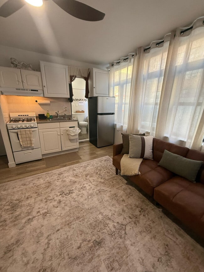 Building Photo - 341 W 30th St Unit ID1323966P