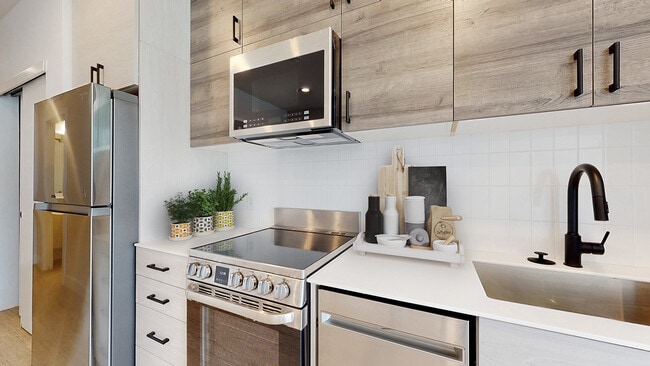 Studio/1BA, 399sf - Signalmen