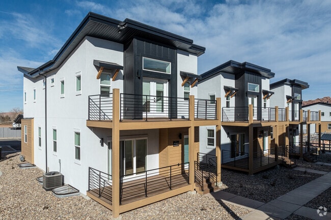 Building Photo - Desert Sol Villas