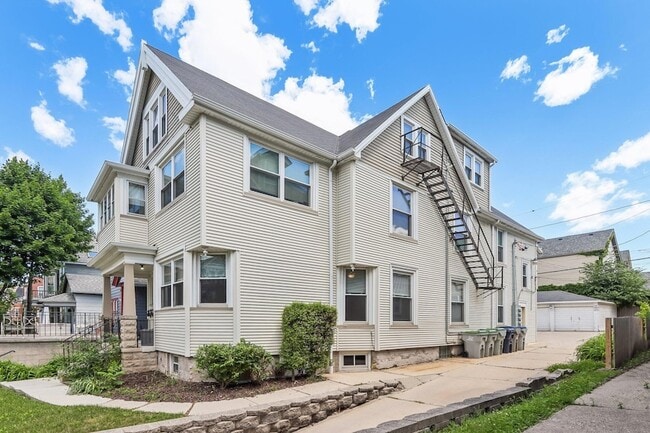 Building Photo - 1660 N Marshall St