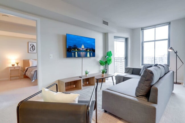 Photo - 550 14th St S Unit FL13-ID1022398P