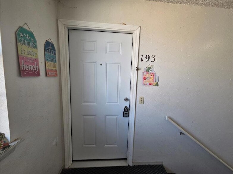 Photo - 401 SE 12th St Unit 193