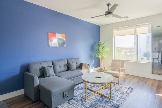 Photo - 688 W 1st St Unit ID1263088P