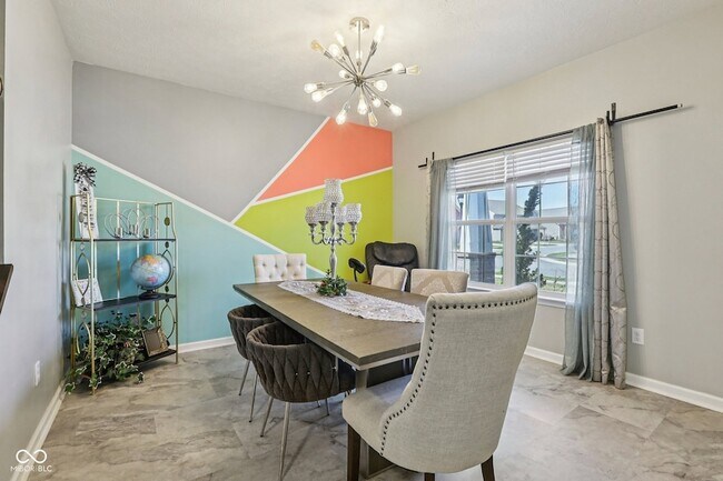 Photo - 6673 Laurelwood Dr