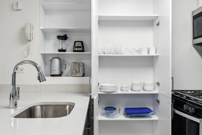 Photo - 10 Hanover Square Unit FL11-ID1285295P