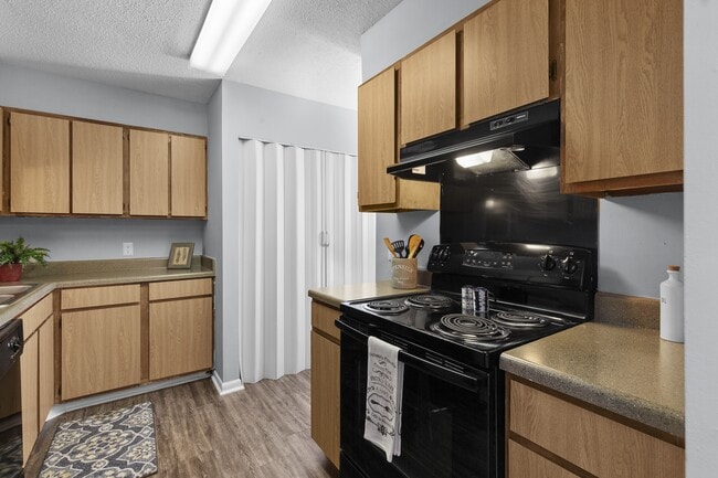 Everything you need to cook with ease at Lakeland East Apartments in Flowood, MS. Managed by Highlands Vista Group. - Lakeland East